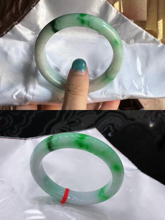 Why Jadeite Looks Different in Photos: Natural Light and Filters Explained