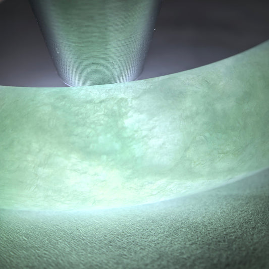 Jadeite Lines and Cracks Explained: What Buyers Should Know