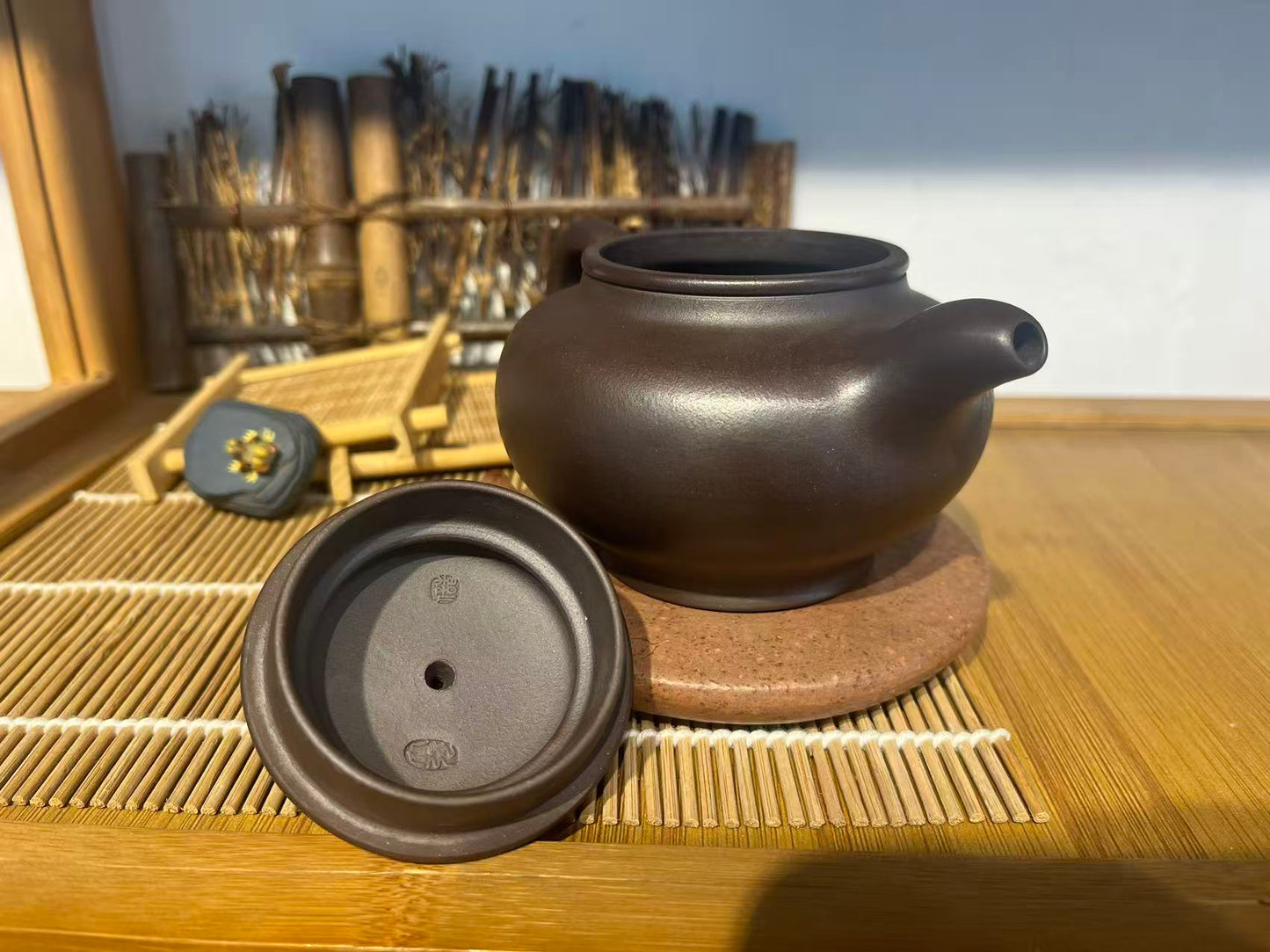 Yixing Zisha Teapot 280ml – Handmade Purple Clay Gongfu Teapot with Calligraphy