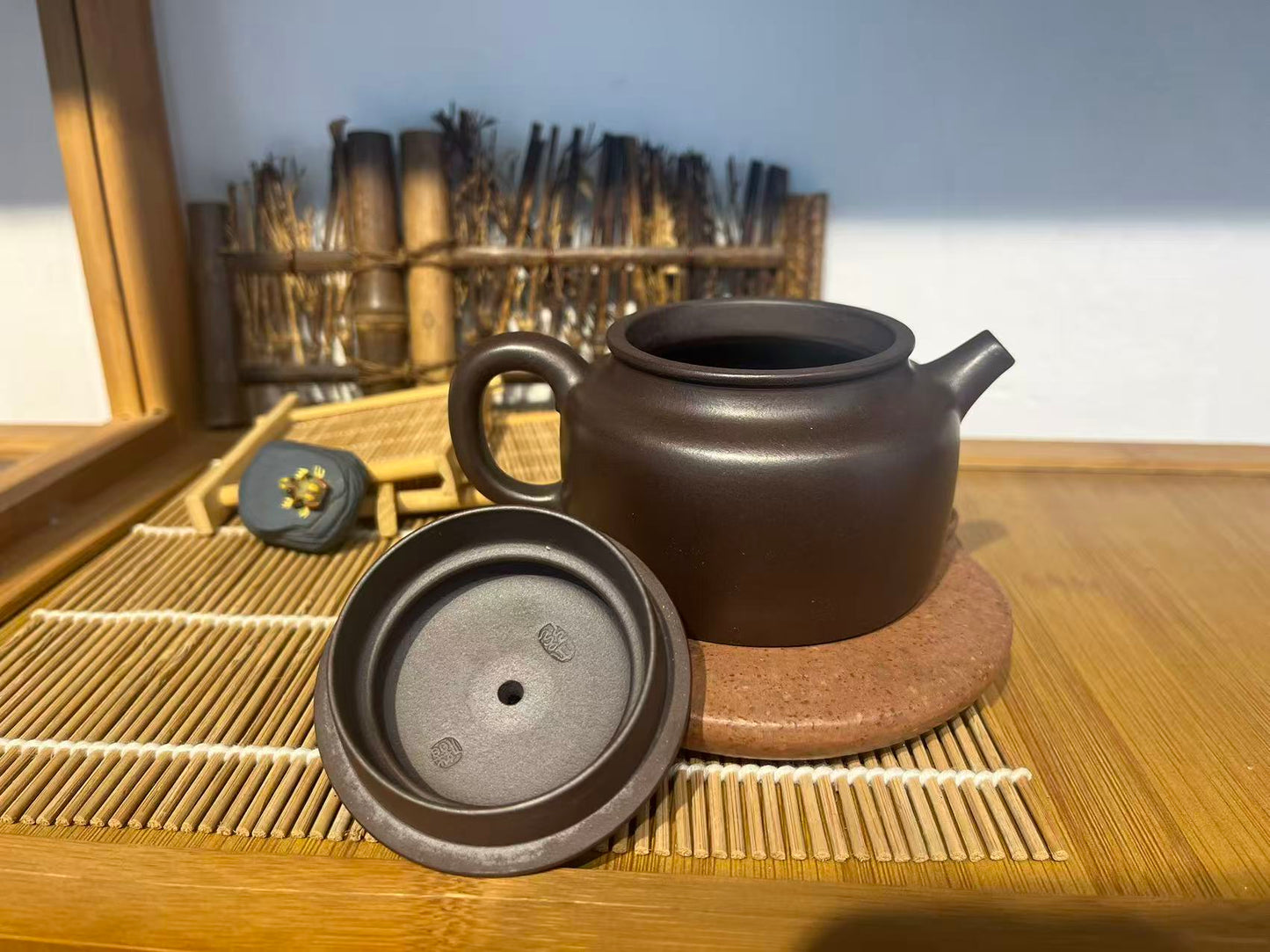 Yixing Zisha Teapot 280ml – Handmade Purple Clay Gongfu Teapot with Calligraphy