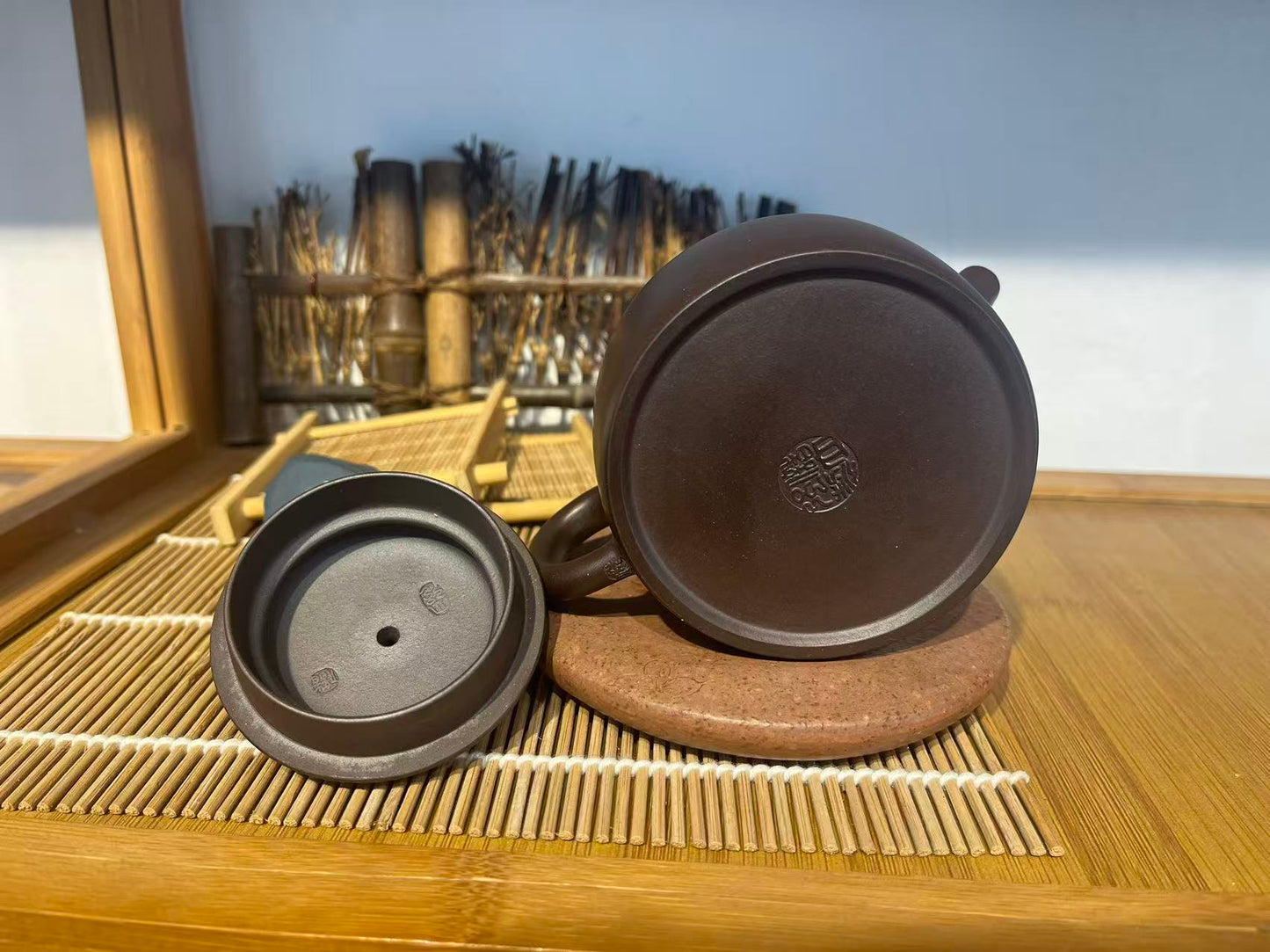 Yixing Zisha Teapot 280ml – Handmade Purple Clay Gongfu Teapot with Calligraphy