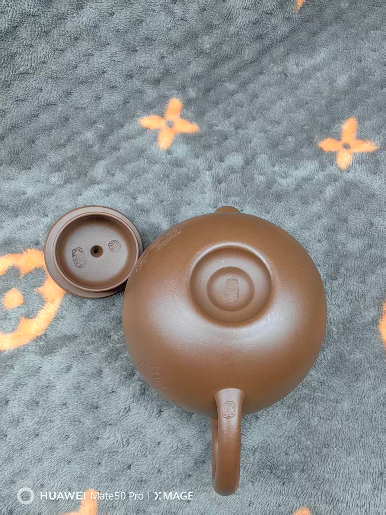 Yixing Zisha “Yi Li Zhu” Teapot 200ml – Handmade Purple Clay Teapot with Goldfish & Auspicious Calligraphy