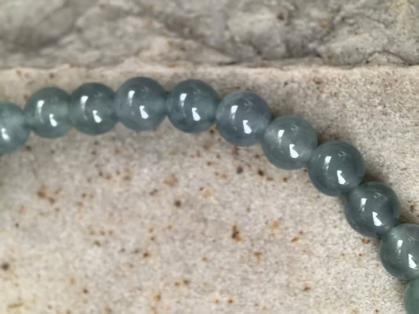 Natural Grade-A Guatemalan Gray-Blue Jadeite Bead Bracelet