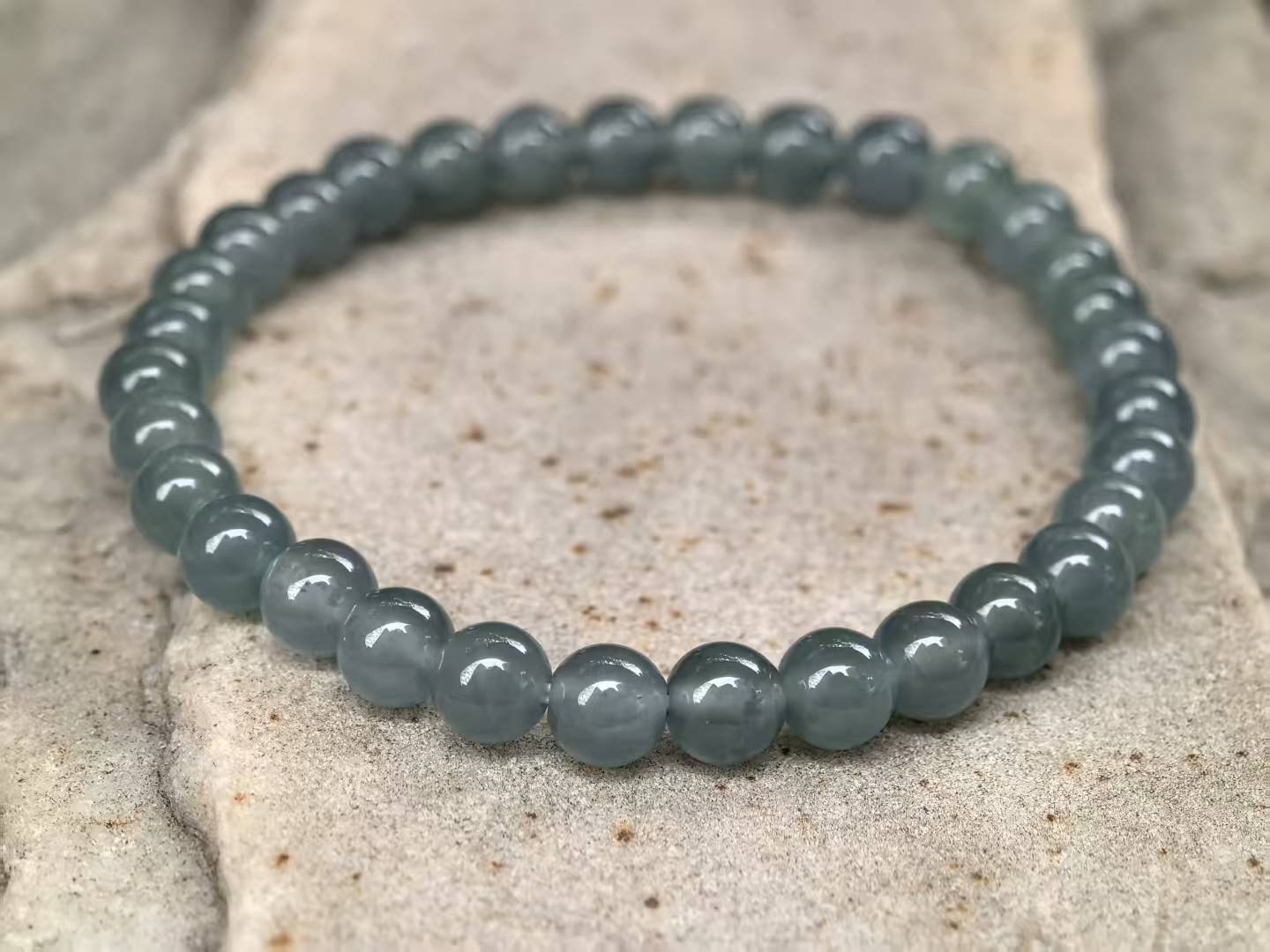 Natural Grade-A Guatemalan Gray-Blue Jadeite Bead Bracelet