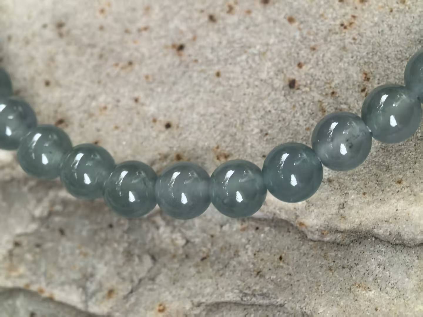 Natural Grade-A Guatemalan Gray-Blue Jadeite Bead Bracelet