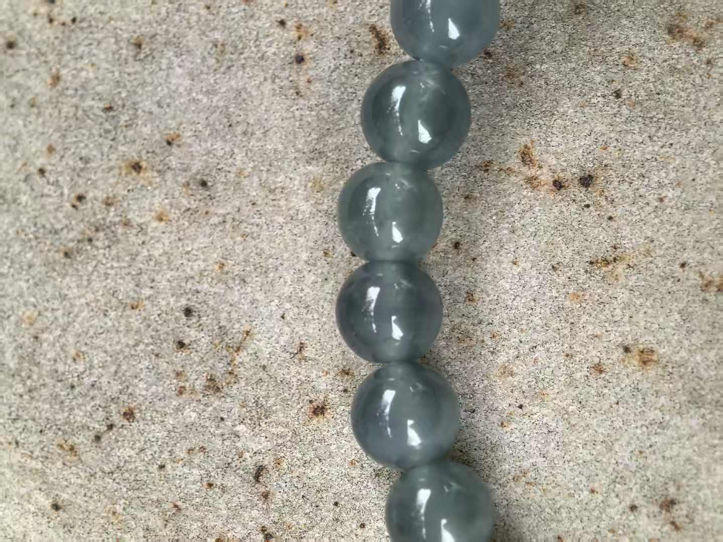 Natural Grade-A Guatemalan Gray-Blue Jadeite Bead Bracelet