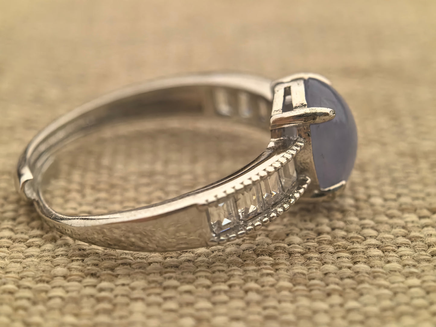 Natural Grade-A Silver-Set Glutinous Icy Lavender Jadeite Oval Ring · Burmese Jadeite