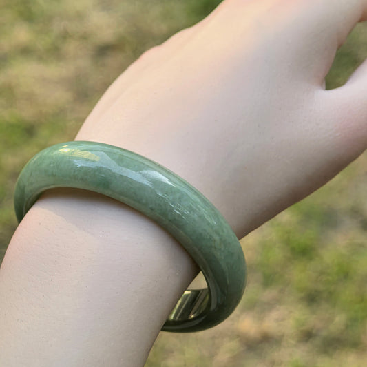 Natural Grade-A Jadeite Bangle – Oil-Green Glutinous Burmese Jade 54mm