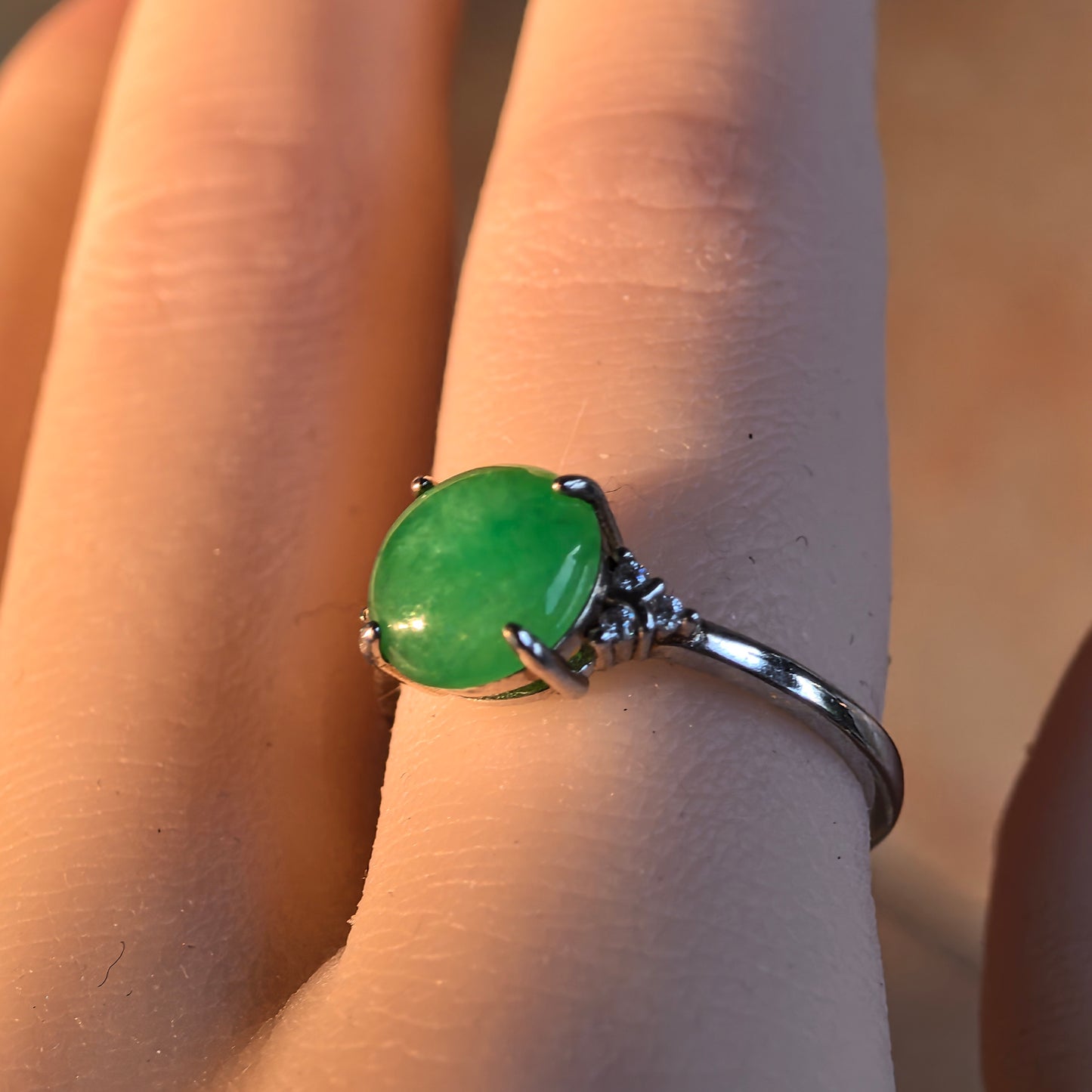 Natural Grade-A Silver-Set Glutinous Vivid Green Jadeite Cabochon Ring · Burmese Jade