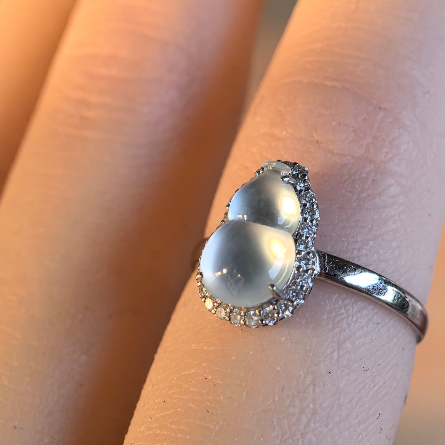 Natural Grade-A Jadeite High-Ice Gourd Hulu 18K Gold Ring · Burmese Jade