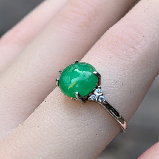 Natural Grade-A Silver-Set Glutinous Vivid Green Jadeite Cabochon Ring · Burmese Jade