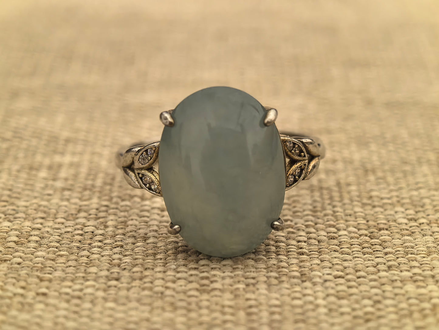 Natural Grade-A Silver-Set Glutinous Lake Green Jadeite Oval Ring · Burmese Jadeite