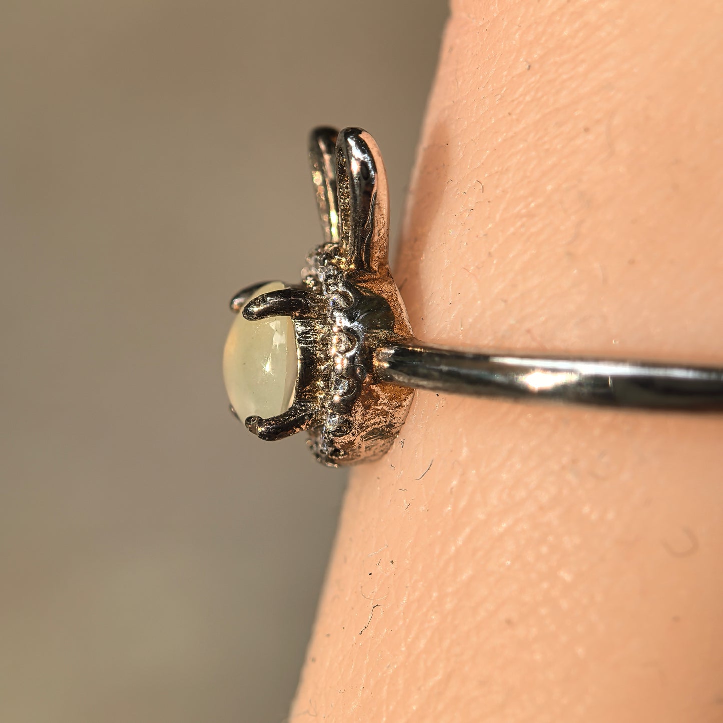 Natural Grade-A Silver-Set Icy White Bunny Jadeite Ring · Burmese Jade