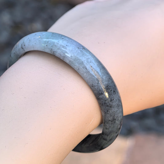 Natural Grade-A Glutinous Black-and-Ice D-Shape Jadeite Bangle · Burmese Jade 54.6mm