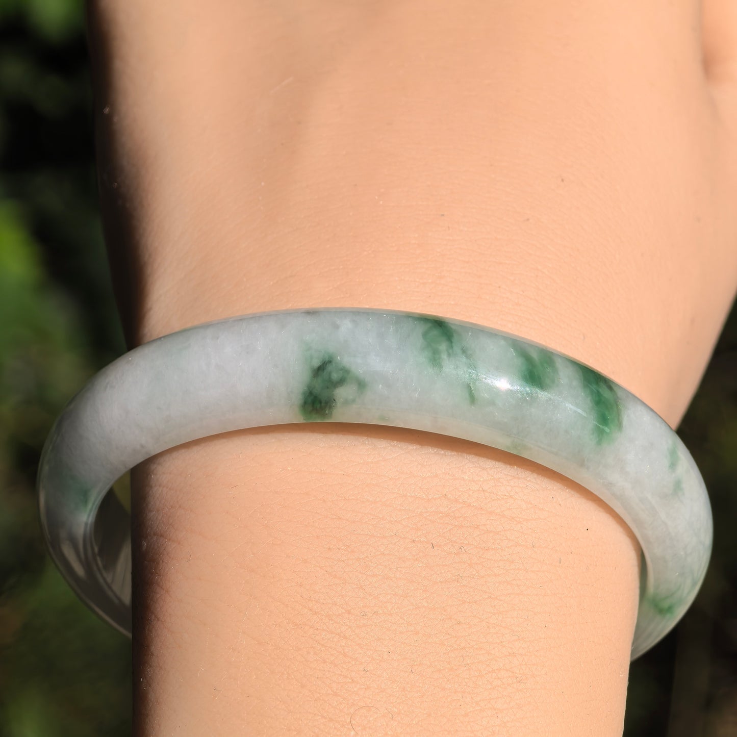 Natural Grade-A Jadeite Floating Green Oval Bangle · Burmese Jade 51mm