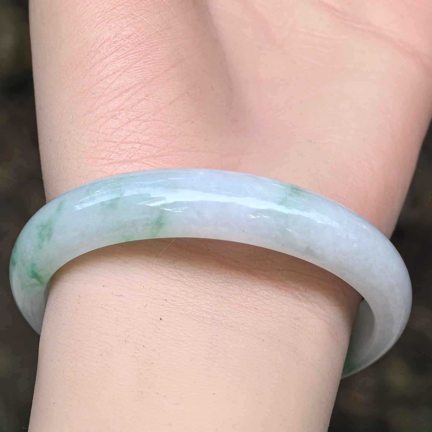 Natural Grade-A Jadeite Floating Green Oval Bangle · Burmese Jade 51mm