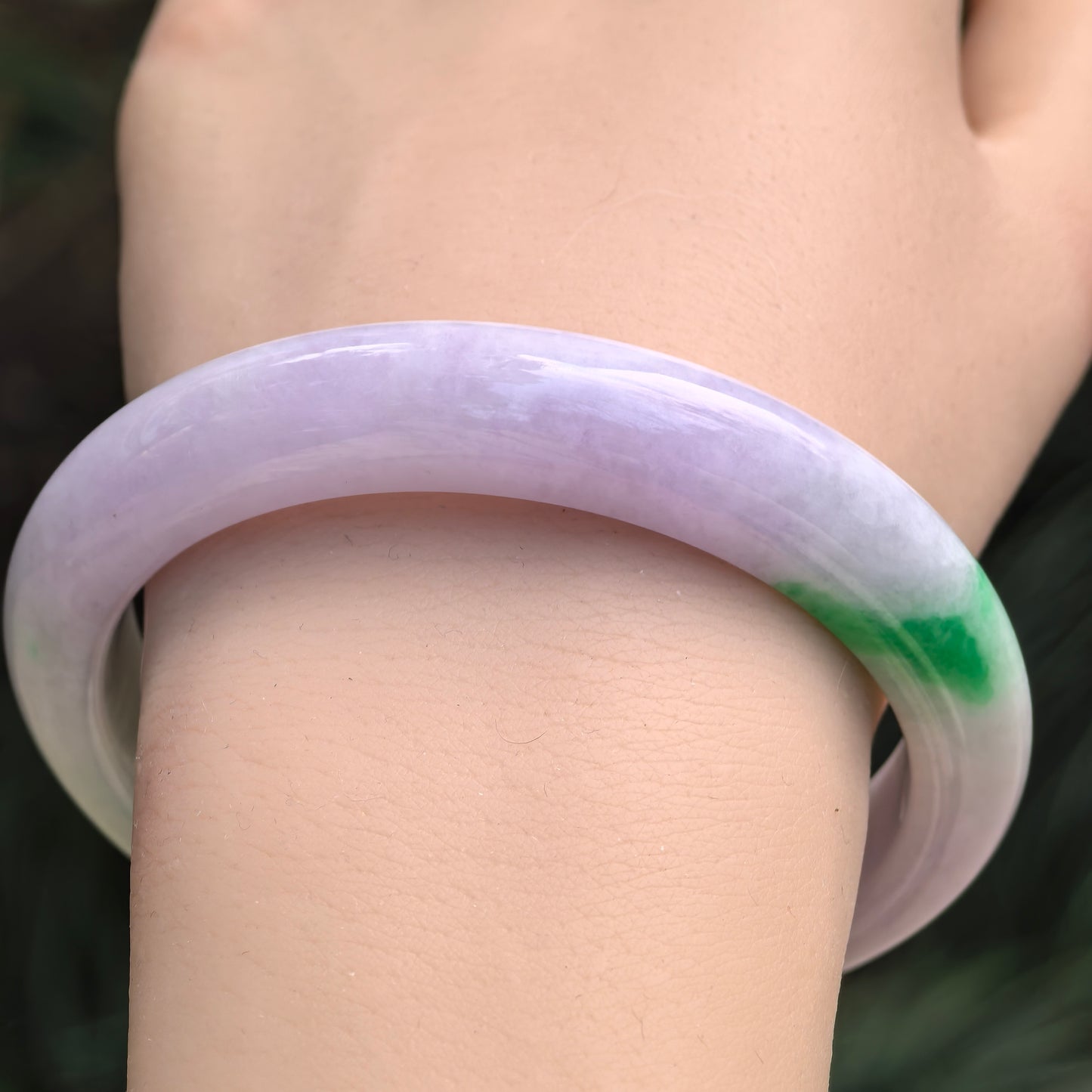 Natural Grade-A Glutinous Light Lavender Jadeite D-shape Bangle with Vivid Green Accent · Burmese Jade 57mm