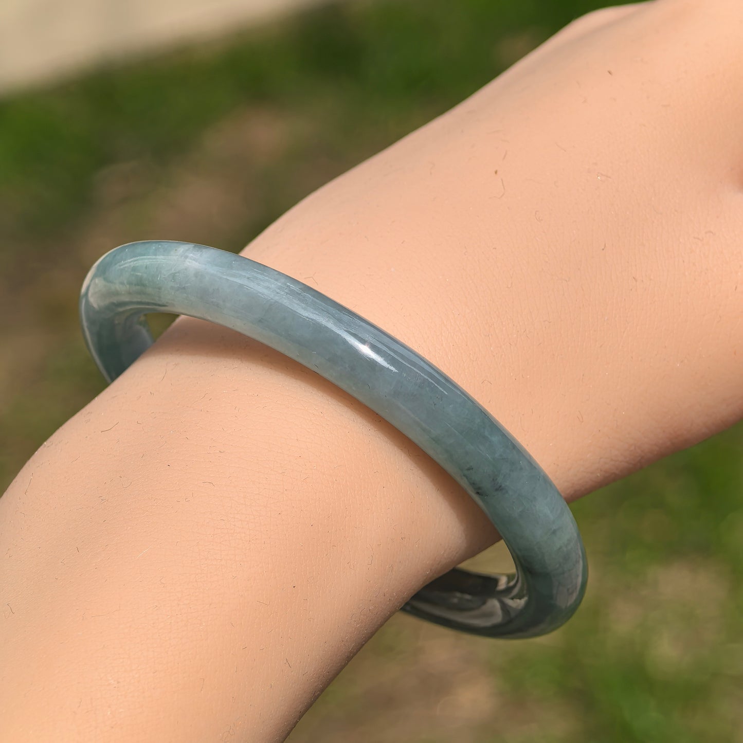 Natural Grade-A Jadeite Glutinous Oil-Green Round Bangle · Burmese Jade 54mm