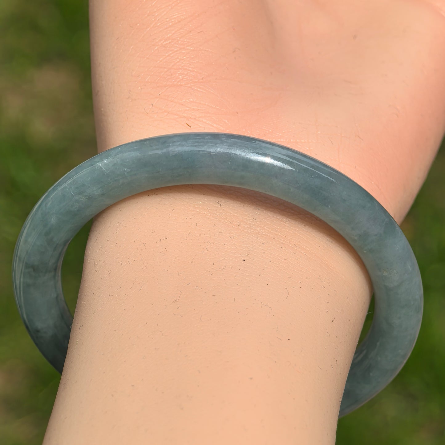 Natural Grade-A Jadeite Glutinous Oil-Green Round Bangle · Burmese Jade 54mm