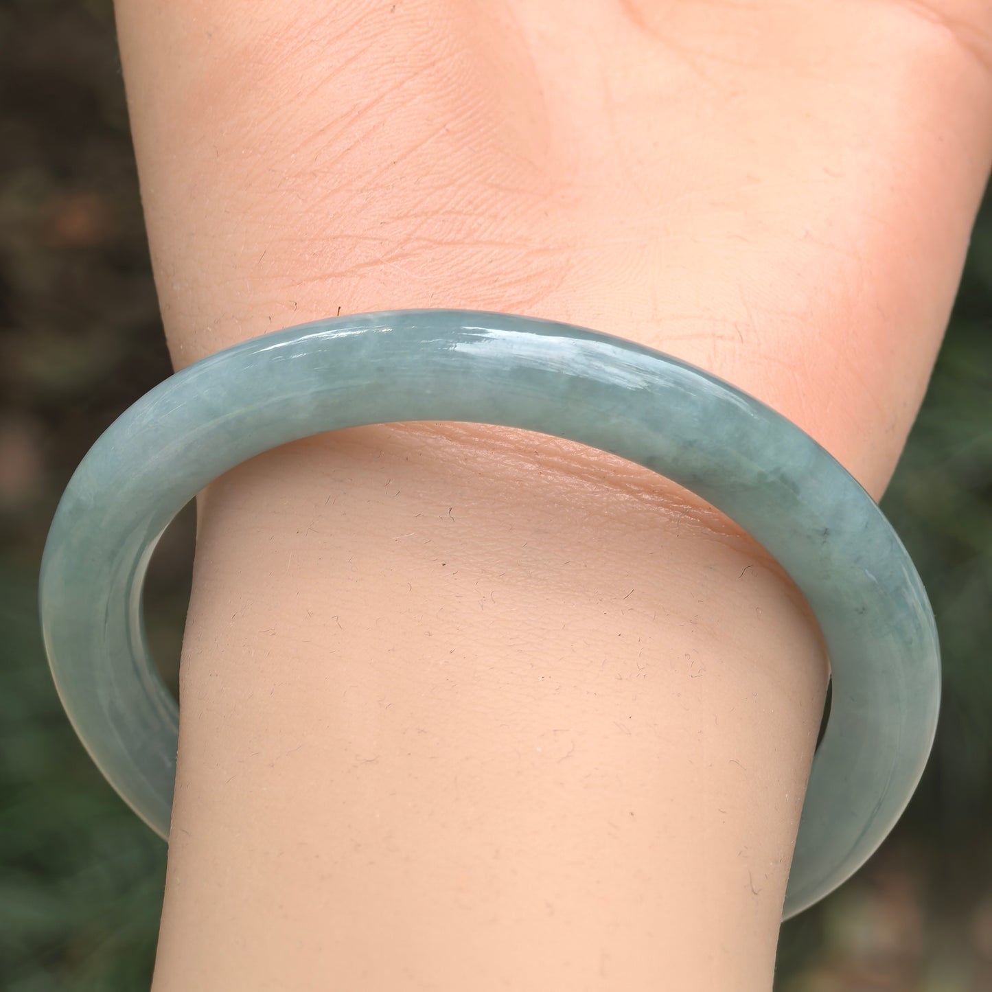 Natural Grade-A Jadeite Glutinous Oil-Green Round Bangle · Burmese Jade 54mm