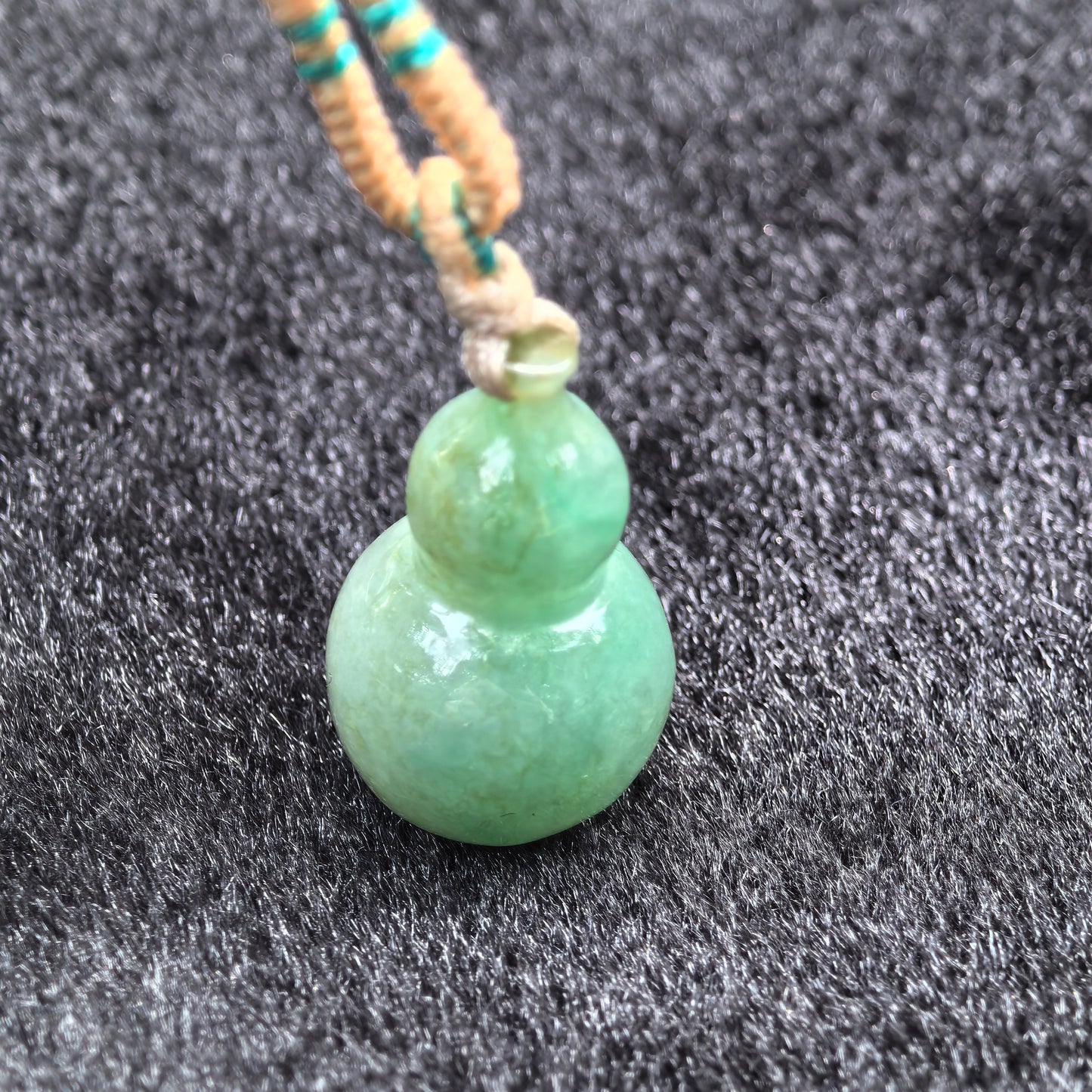 Natural Grade-A Glutinous Lake-Green 3D Gourd Pendant · Burmese Jade