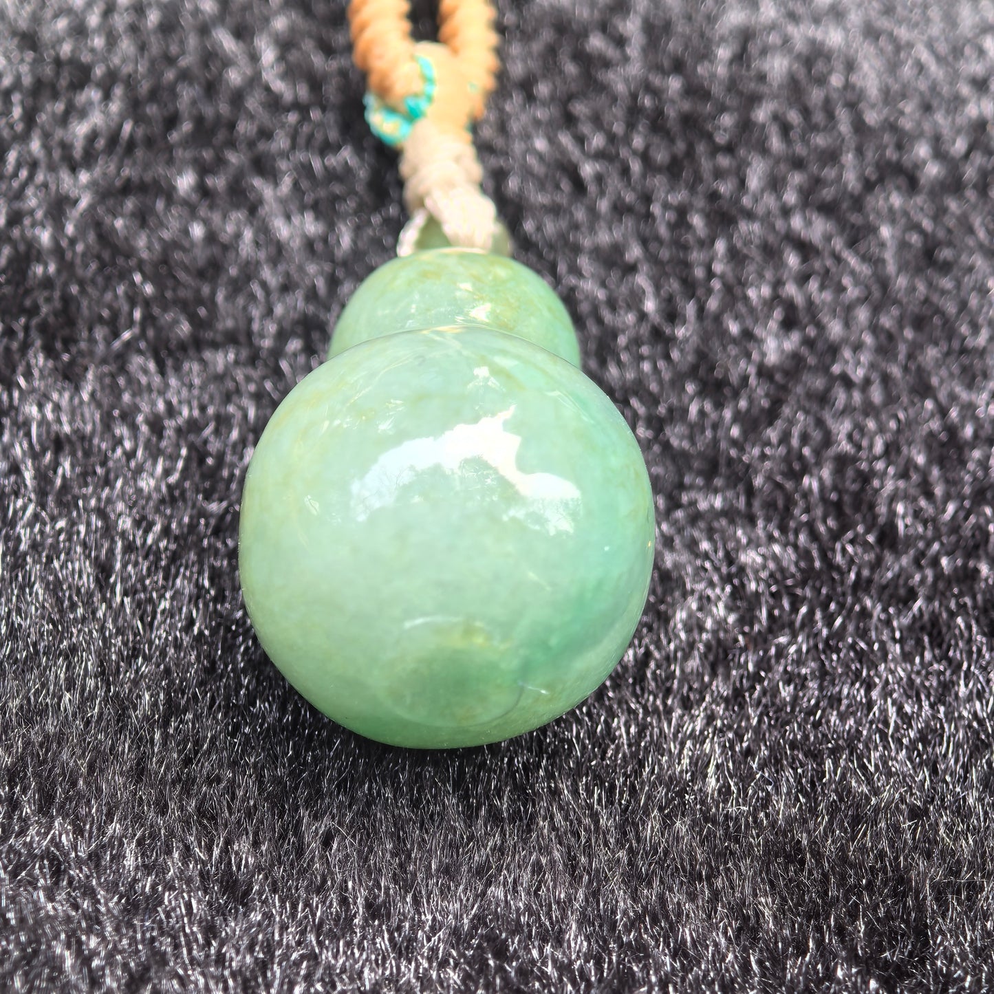 Natural Grade-A Glutinous Lake-Green 3D Gourd Pendant · Burmese Jade