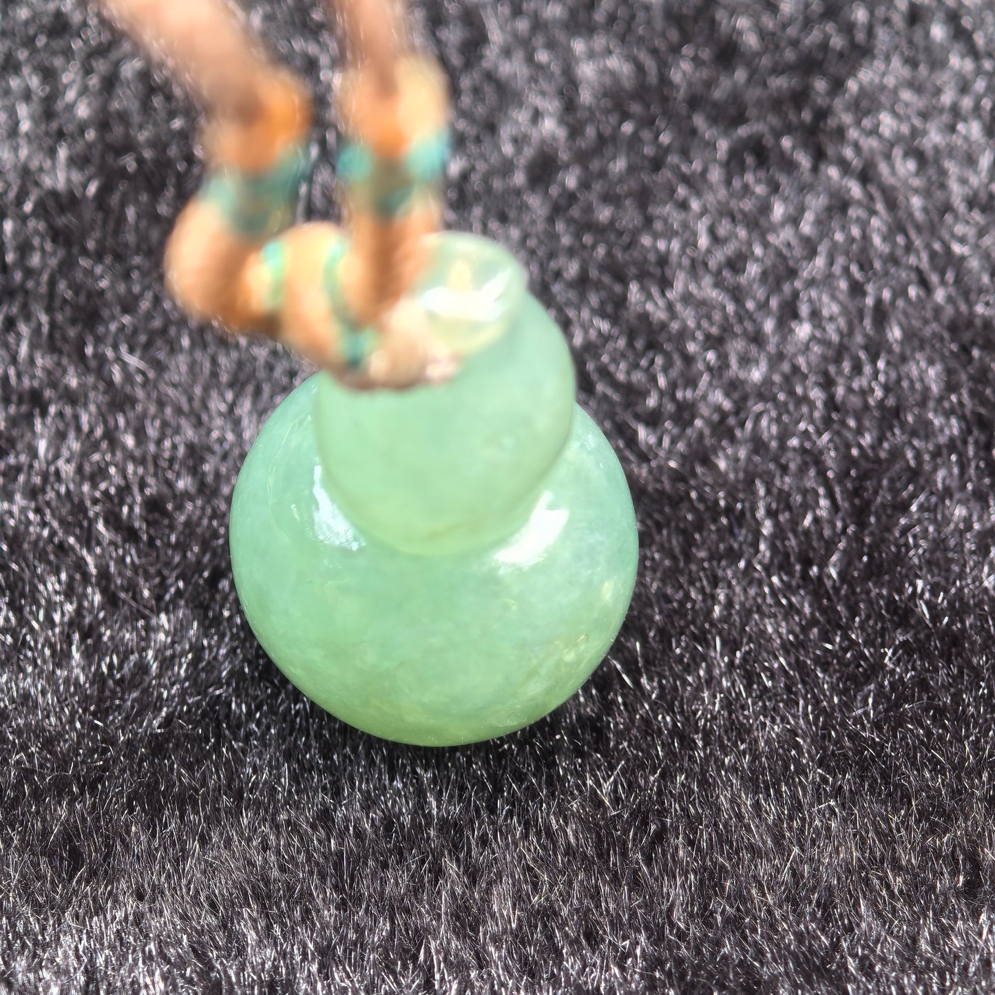 Natural Grade-A Glutinous Lake-Green 3D Gourd Pendant · Burmese Jade