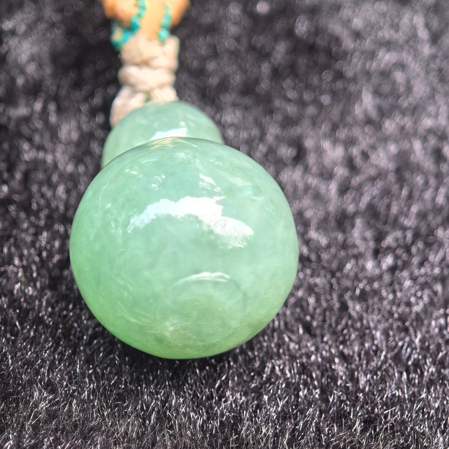 Natural Grade-A Glutinous Lake-Green 3D Gourd Pendant · Burmese Jade