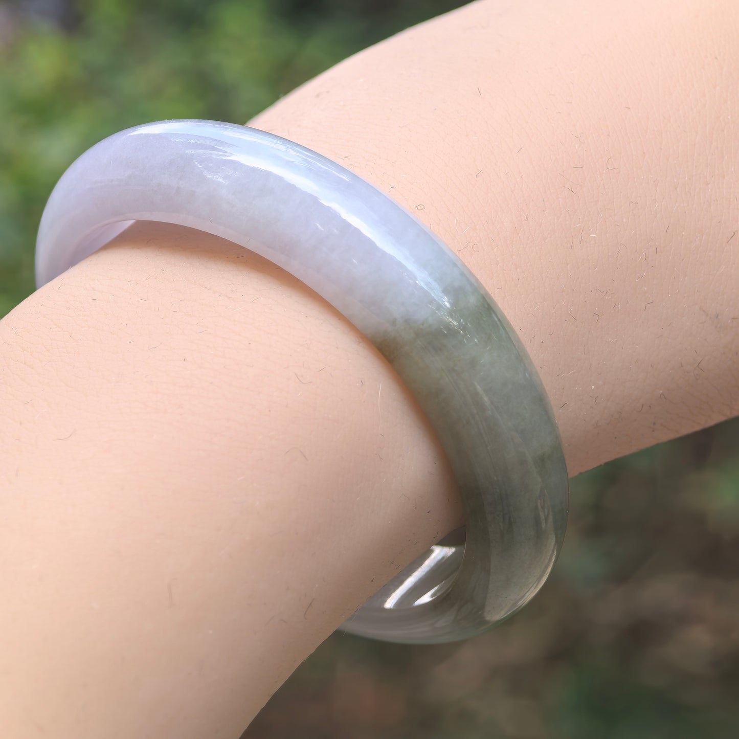 Natural Grade-A Glutinous Light Lavender & Olive Green Jadeite Oval Bangle · Burmese Jade 50mm
