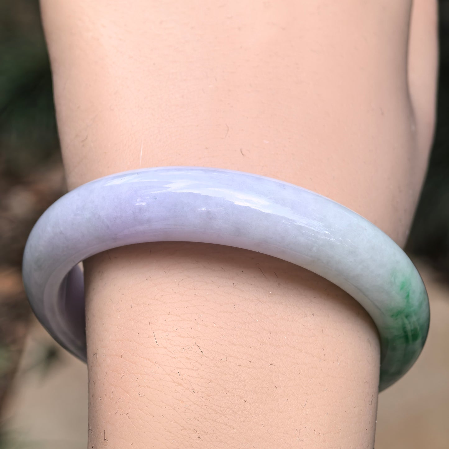 Natural Grade-A Glutinous Lavender Green D-Shape Jadeite Bangle · Burmese Jade 54mm