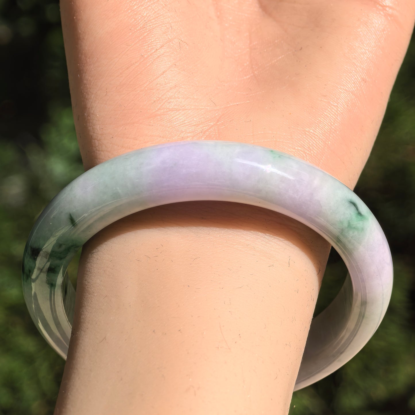 Natural Grade-A Glutinous Lavender Green D-Shape Jadeite Bangle · Burmese Jade 60mm