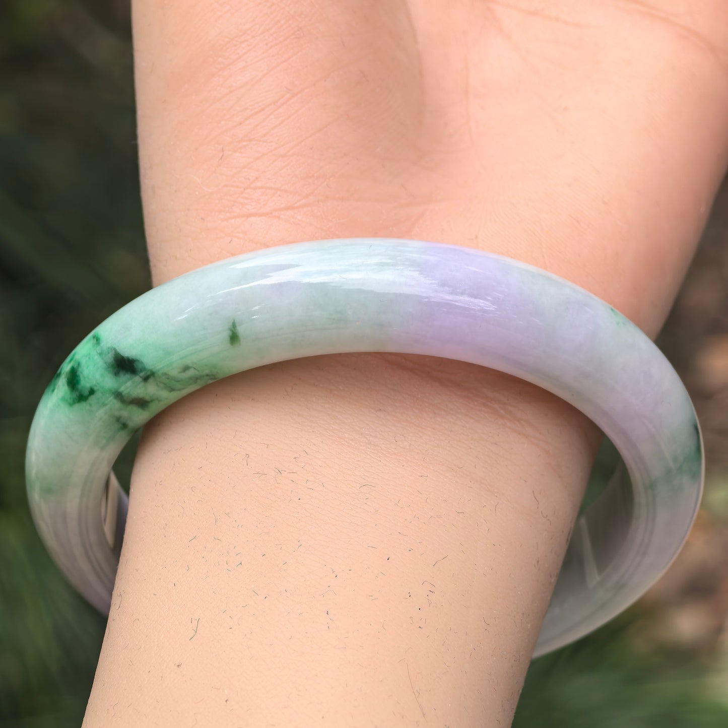 Natural Grade-A Glutinous Lavender Green D-Shape Jadeite Bangle · Burmese Jade 60mm