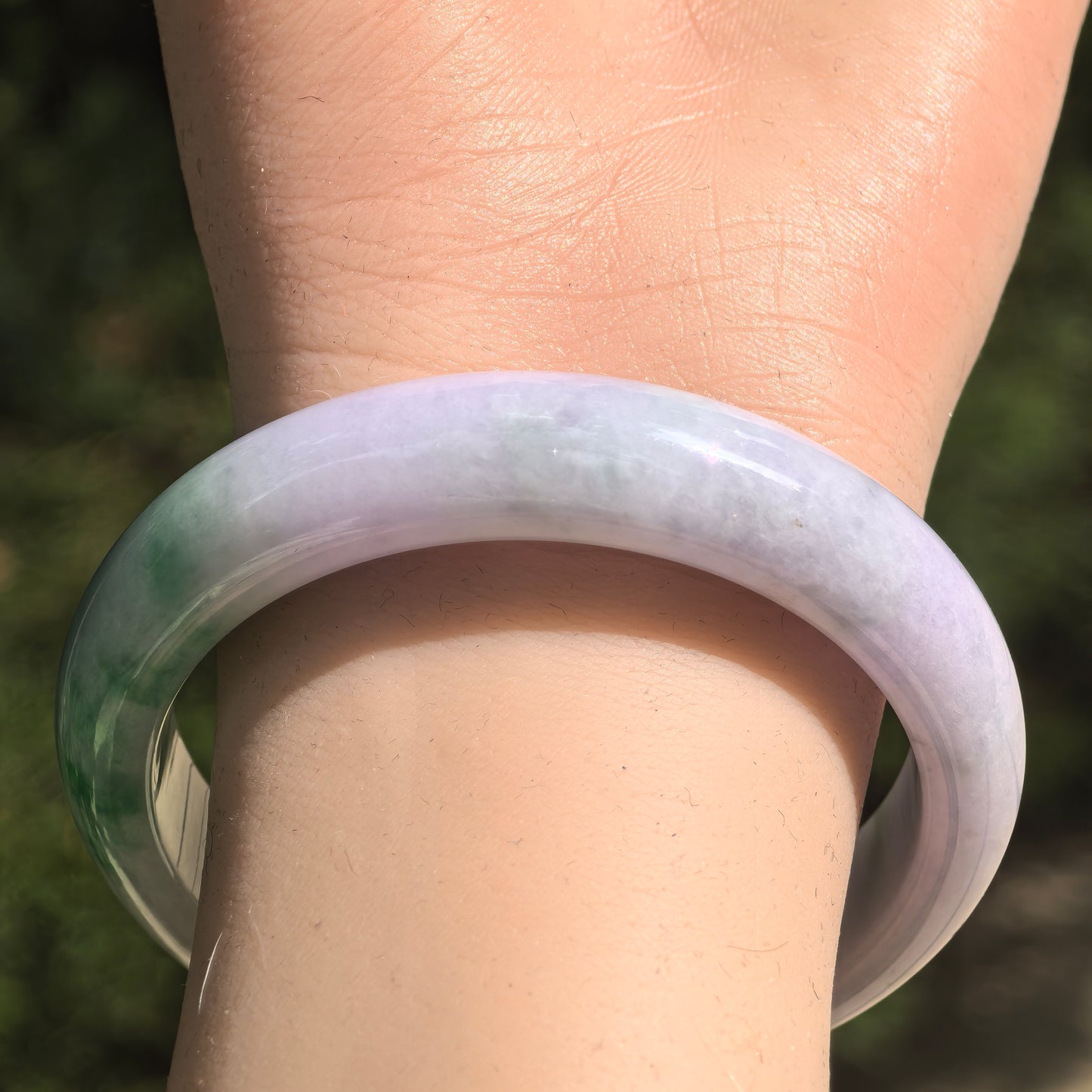 Natural Grade-A Glutinous Lavender Green D-Shape Jadeite Bangle · Burmese Jade 54mm