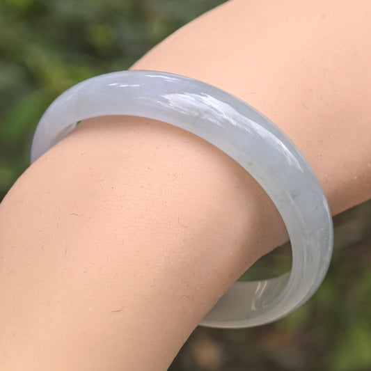 Natural Grade-A Glutinous Icy Light Green Oval Jadeite Bangle · Burmese Jade 51mm