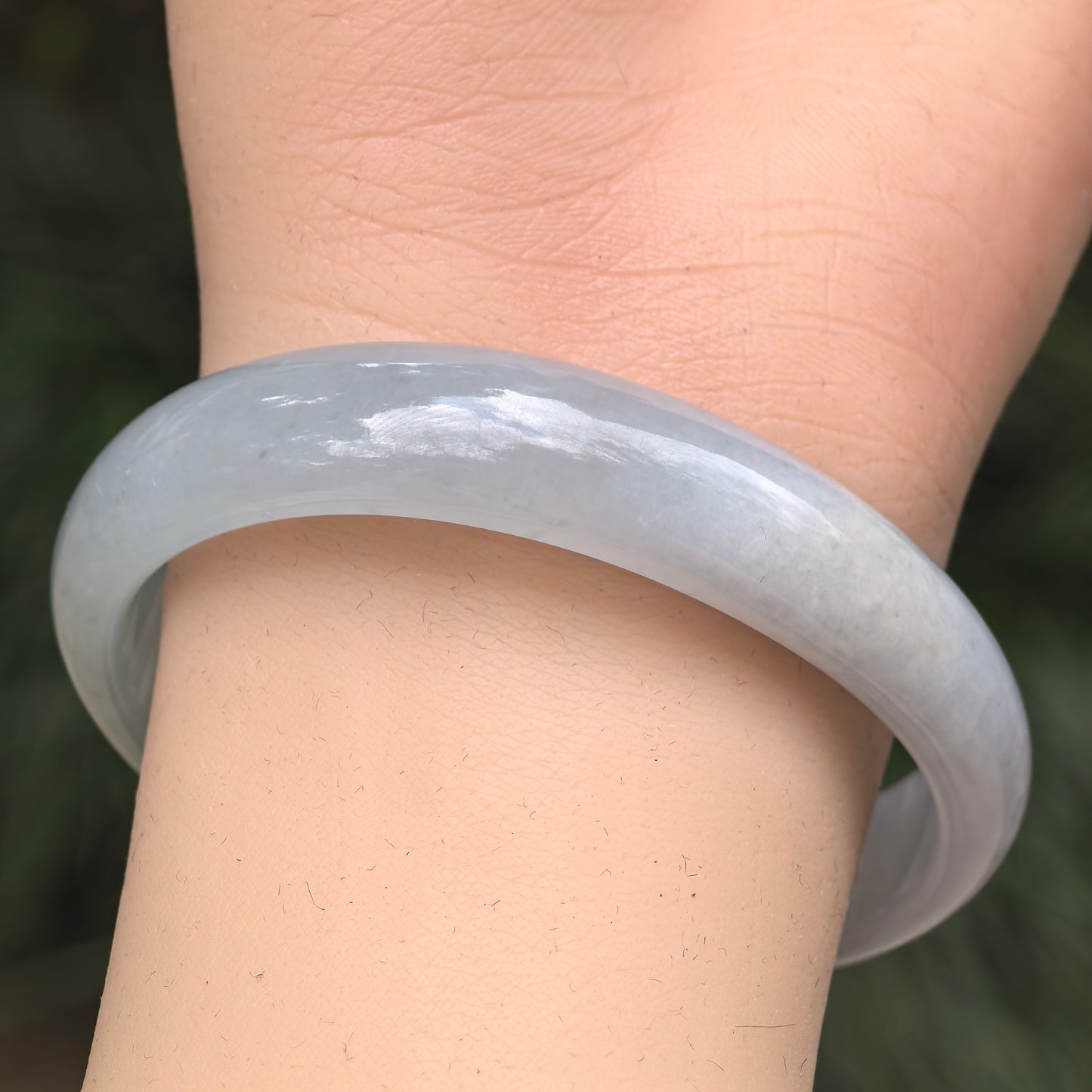 Natural Grade-A Glutinous Icy Light Green Oval Jadeite Bangle · Burmese Jade 51mm