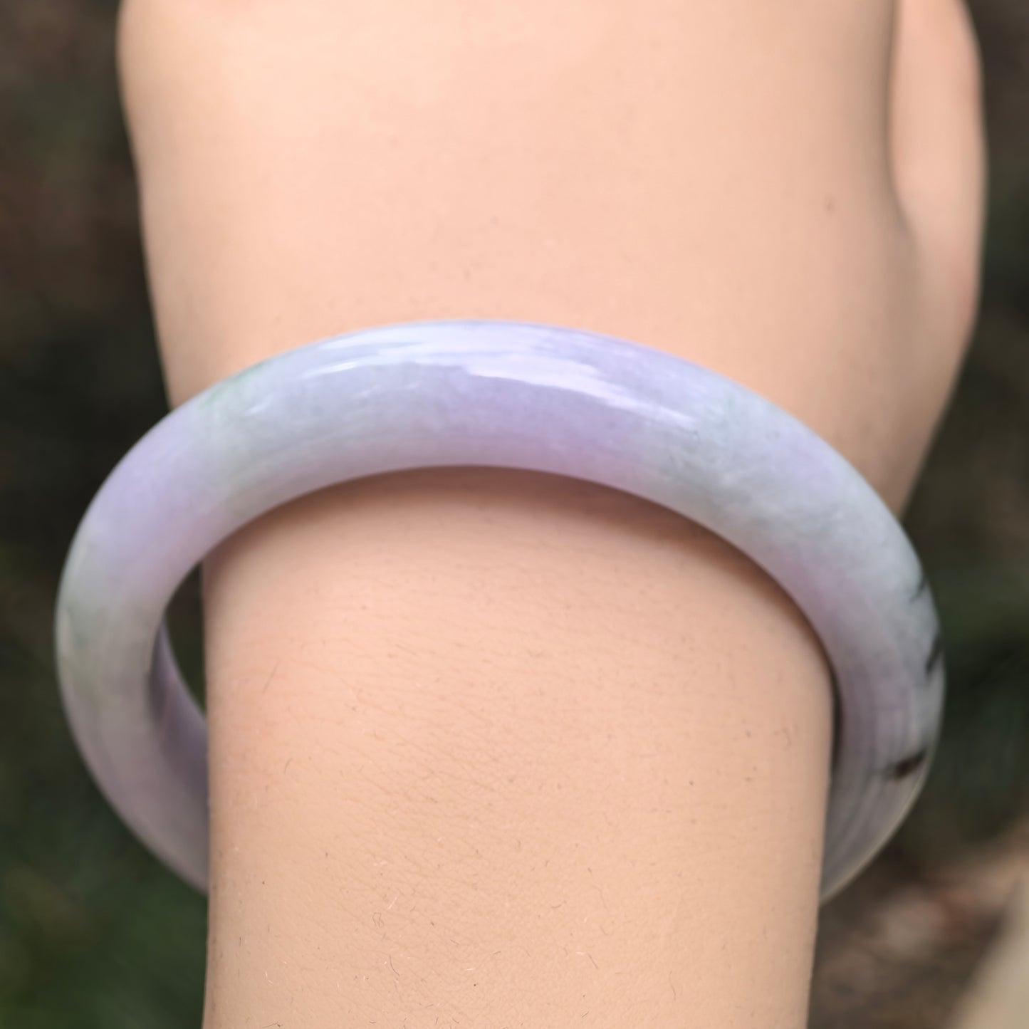 Natural Grade-A Glutinous Light Lavender Jadeite Bangle with Dark Green Floating Patches · Burmese Jade 55mm