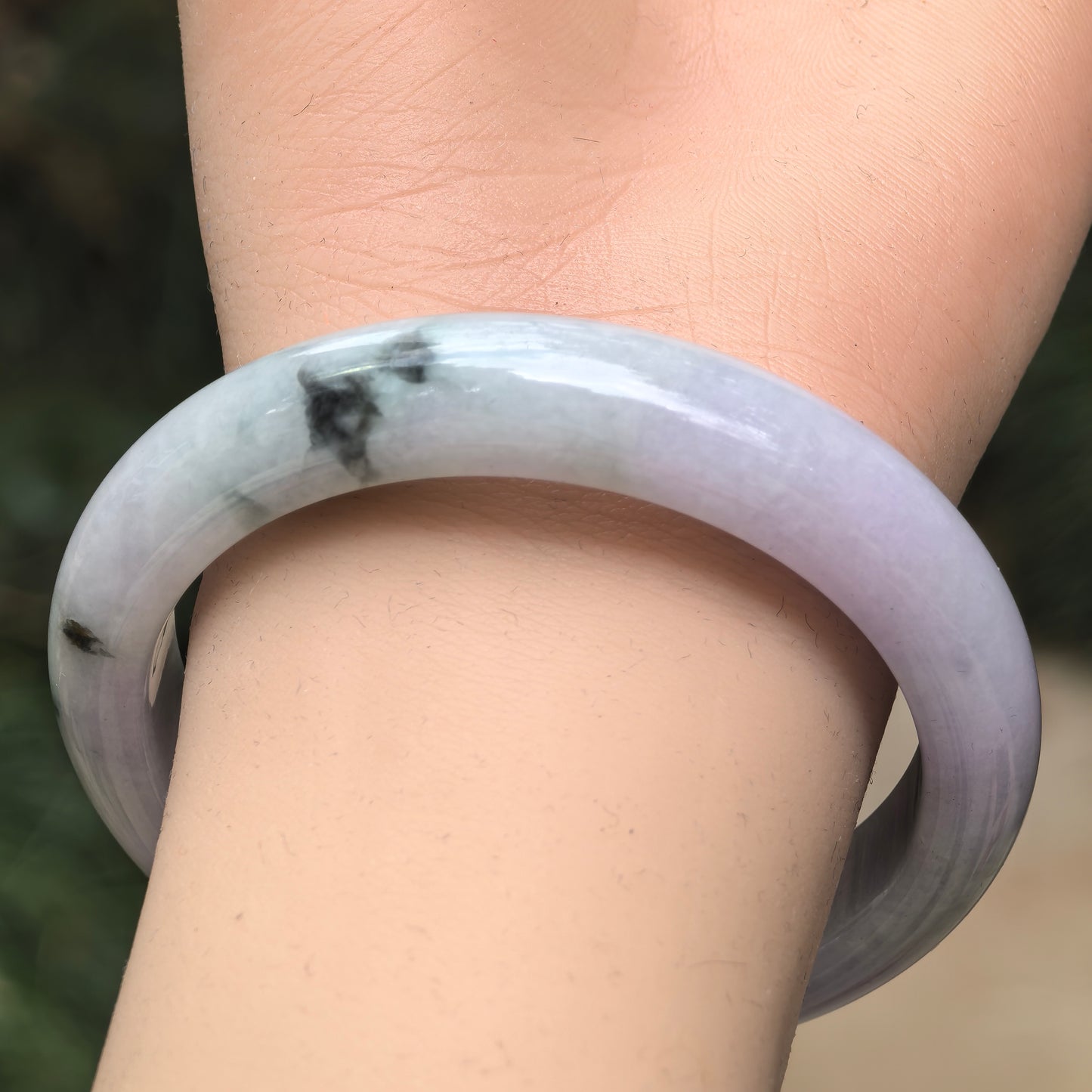 Natural Grade-A Glutinous Light Lavender Jadeite Bangle with Dark Green Floating Patches · Burmese Jade 55mm
