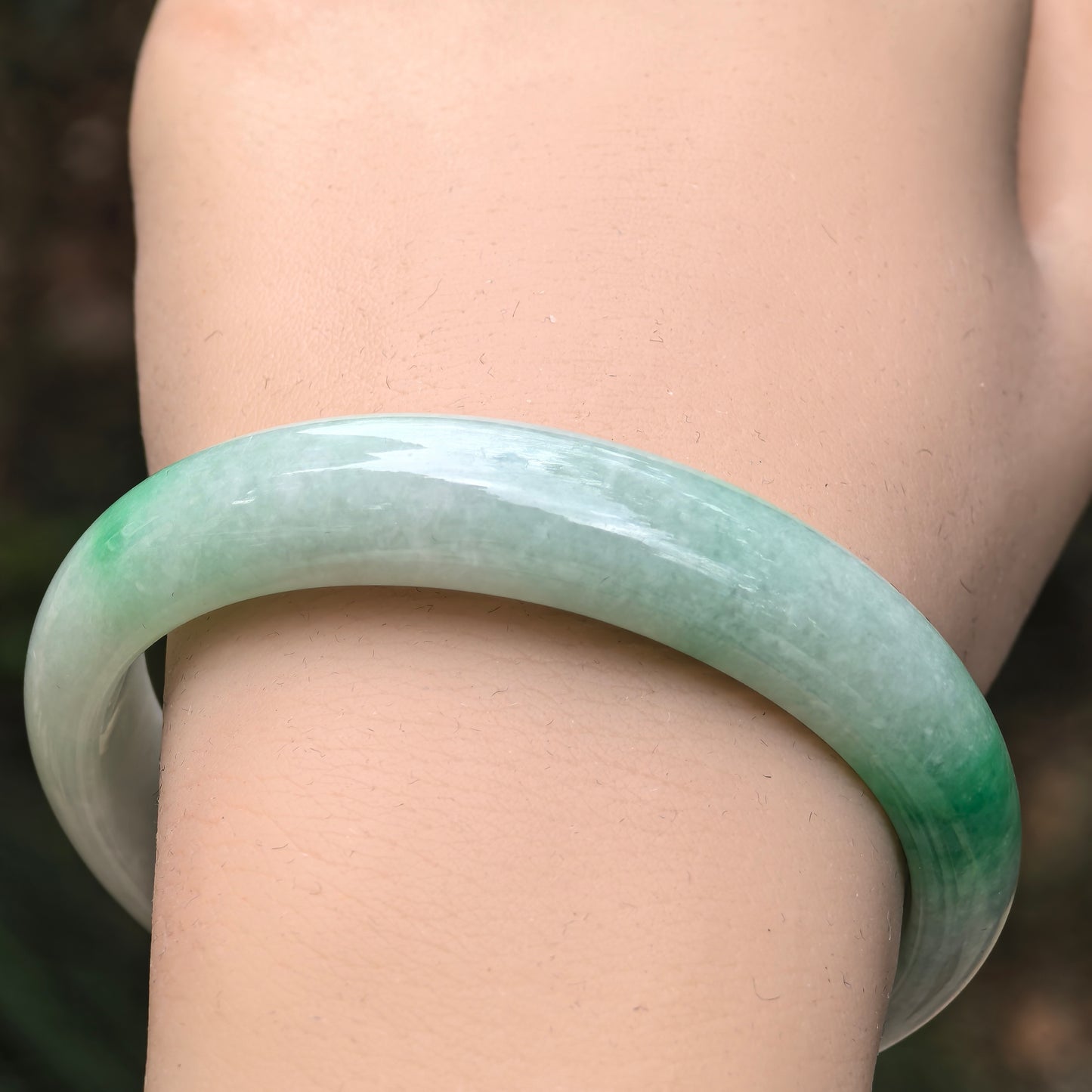 Natural Grade-A Jadeite Glutinous White-Base Green Oval Bangle · Burmese Jade 53mm