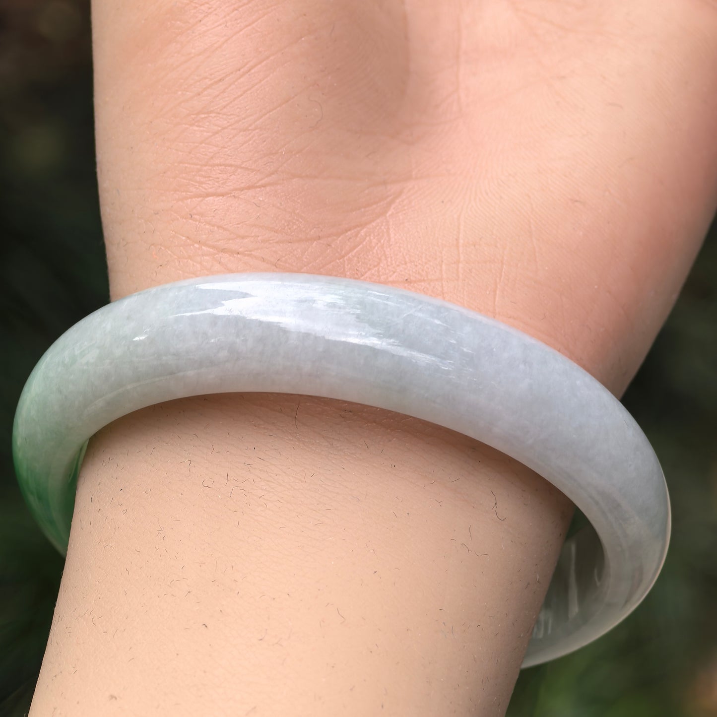 Natural Grade-A Jadeite Glutinous White-Base Green Oval Bangle · Burmese Jade 53mm