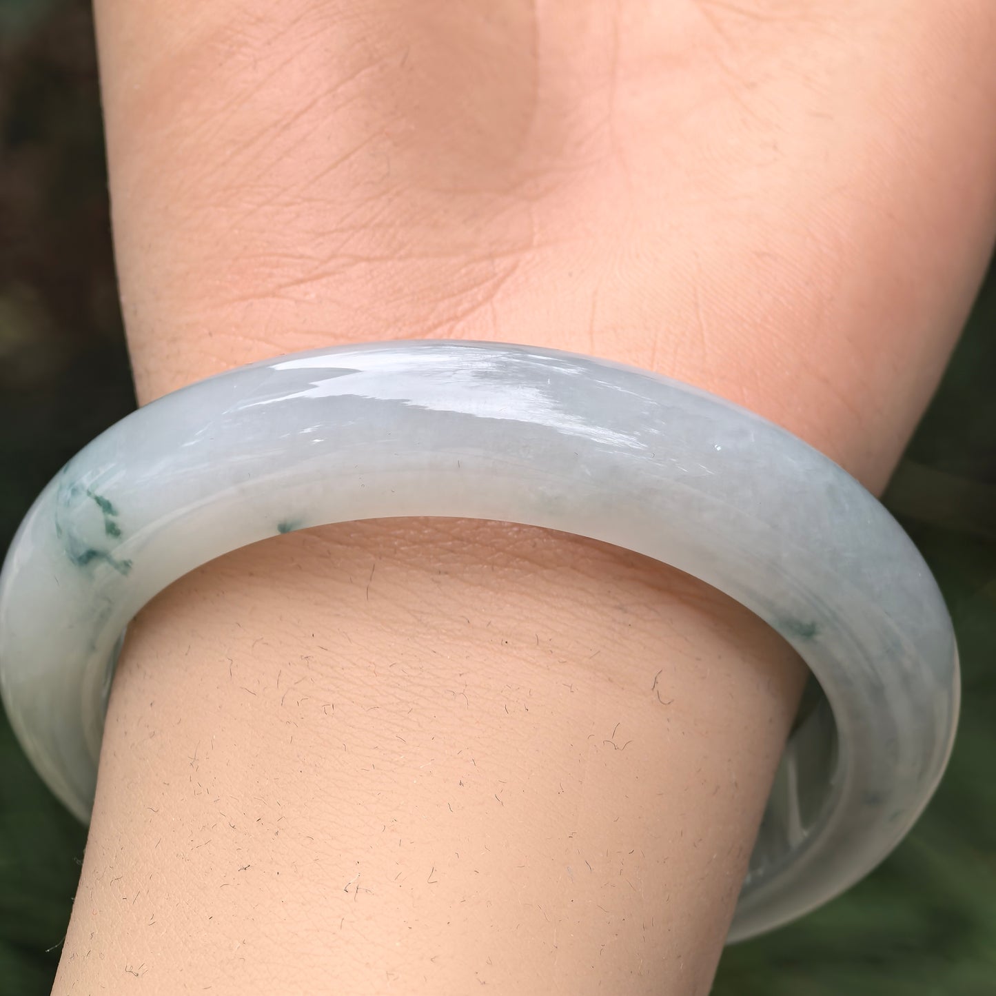 Natural Grade-A Glutinous Icy Light Green Jadeite Bangle with Blue Floating Flowers · Burmese Jade 55mm