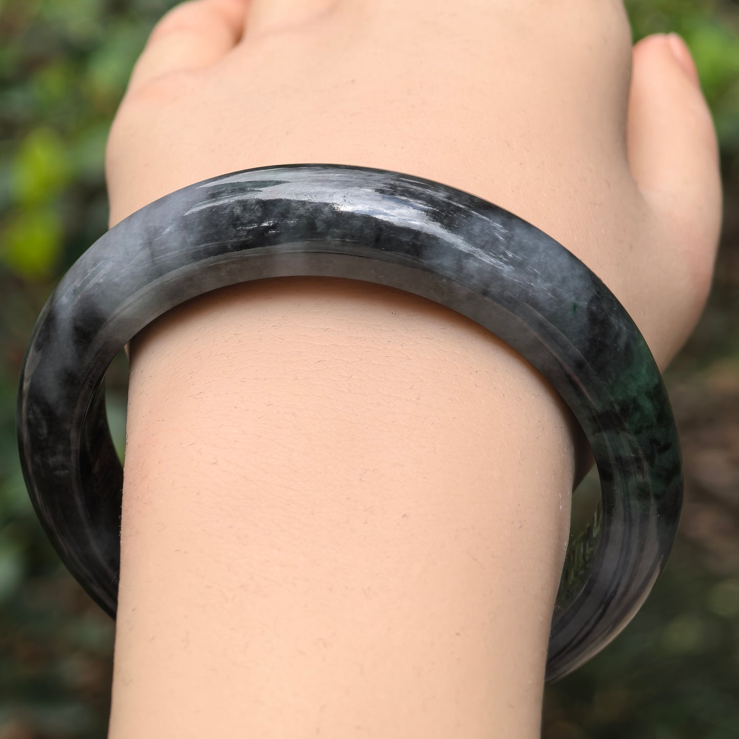 Natural Grade-A Jadeite Glutinous Black-and-Green D-Shape Bangle · Burmese Jade 60mm