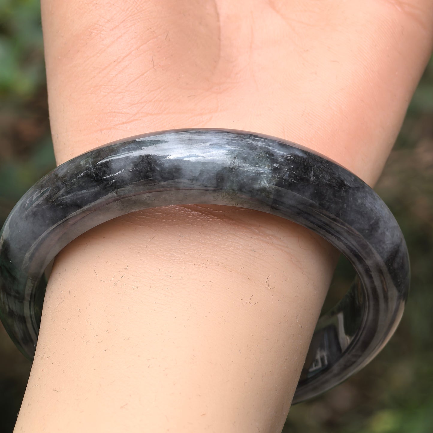 Natural Grade-A Jadeite Glutinous Black-and-Green D-Shape Bangle · Burmese Jade 60mm