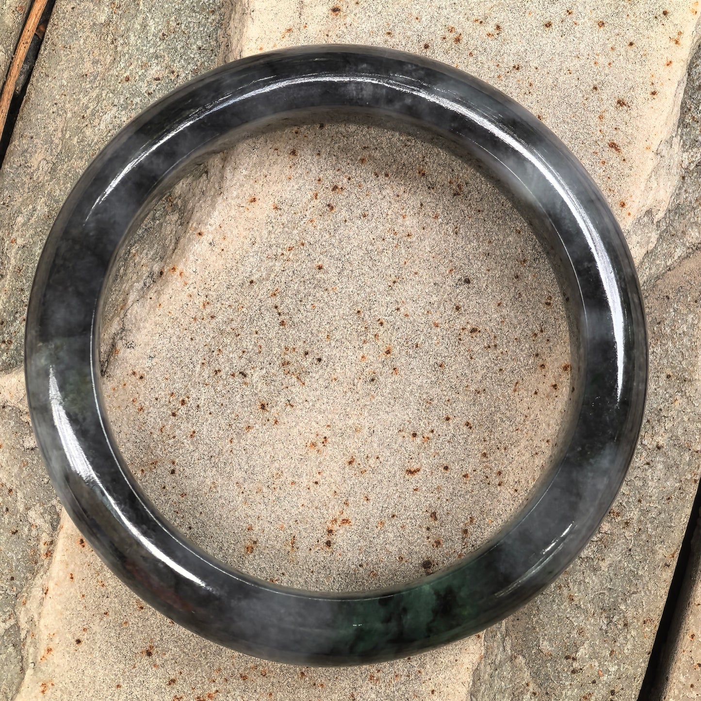 Natural Grade-A Jadeite Glutinous Black-and-Green D-Shape Bangle · Burmese Jade 60mm