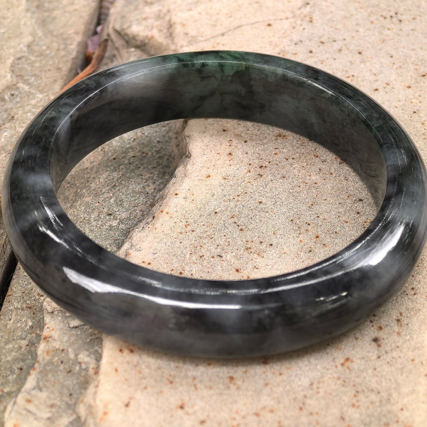 Natural Grade-A Jadeite Glutinous Black-and-Green D-Shape Bangle · Burmese Jade 60mm