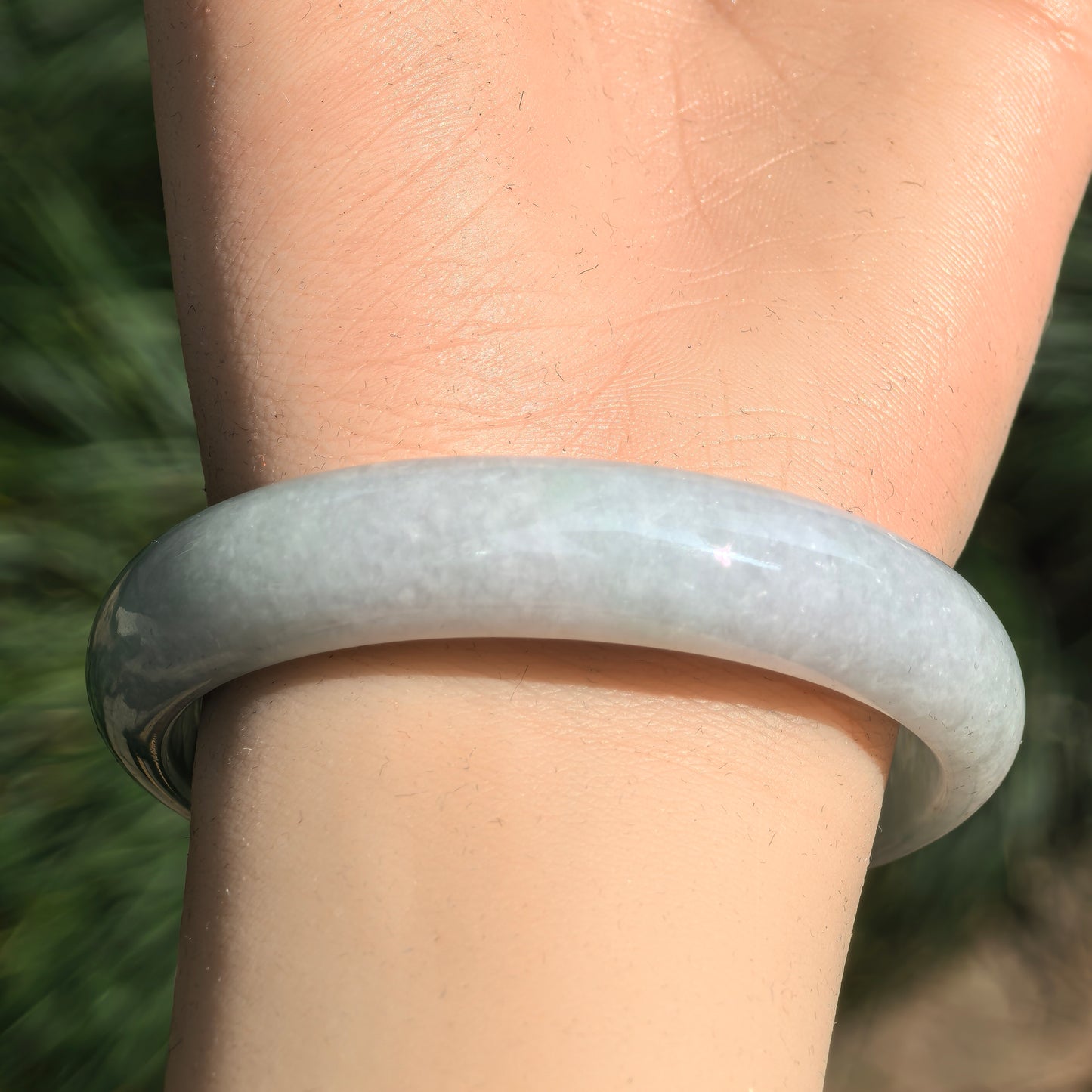 Natural Grade-A Jadeite Glutinous White-Base Green Oval Bangle · Burmese Jade 53mm