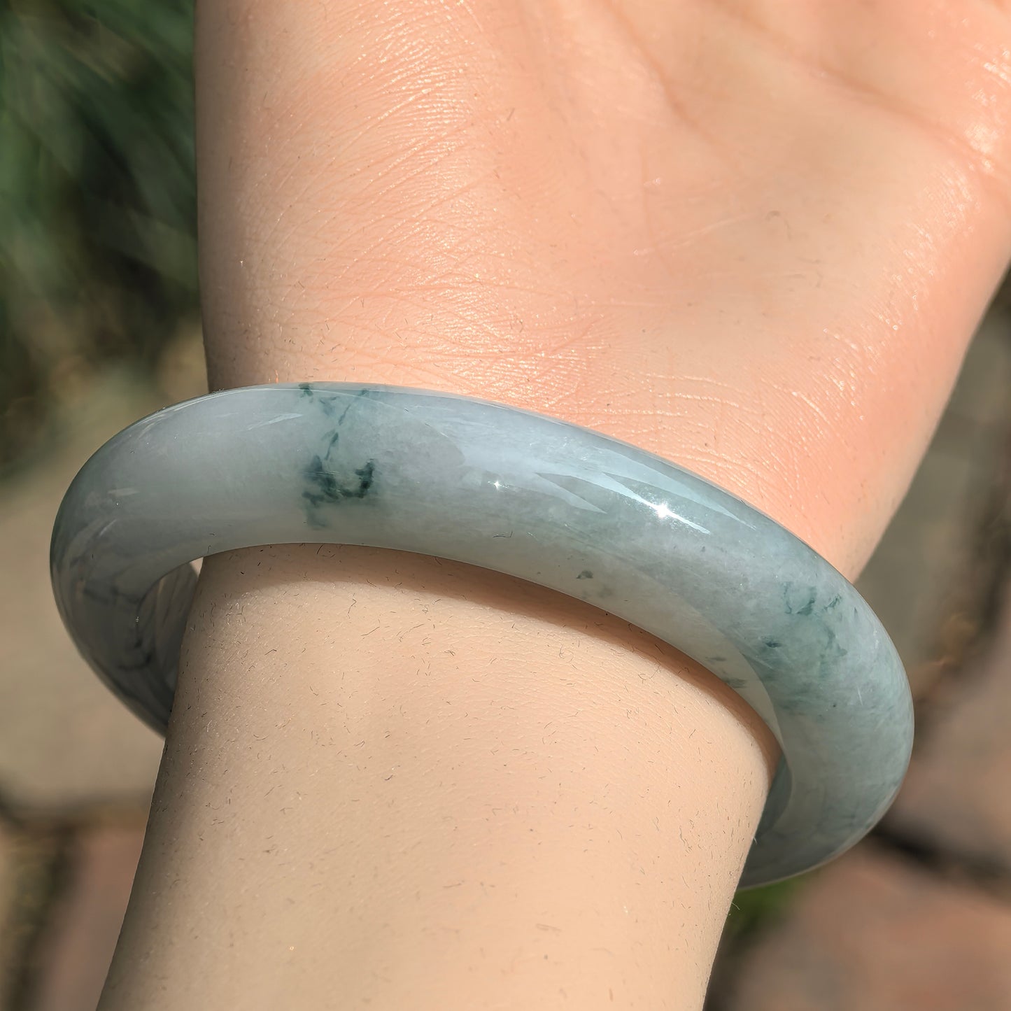 Natural Grade-A Glutinous Icy Light Green Jadeite Bangle with Blue Floating Flowers · Burmese Jade 55mm