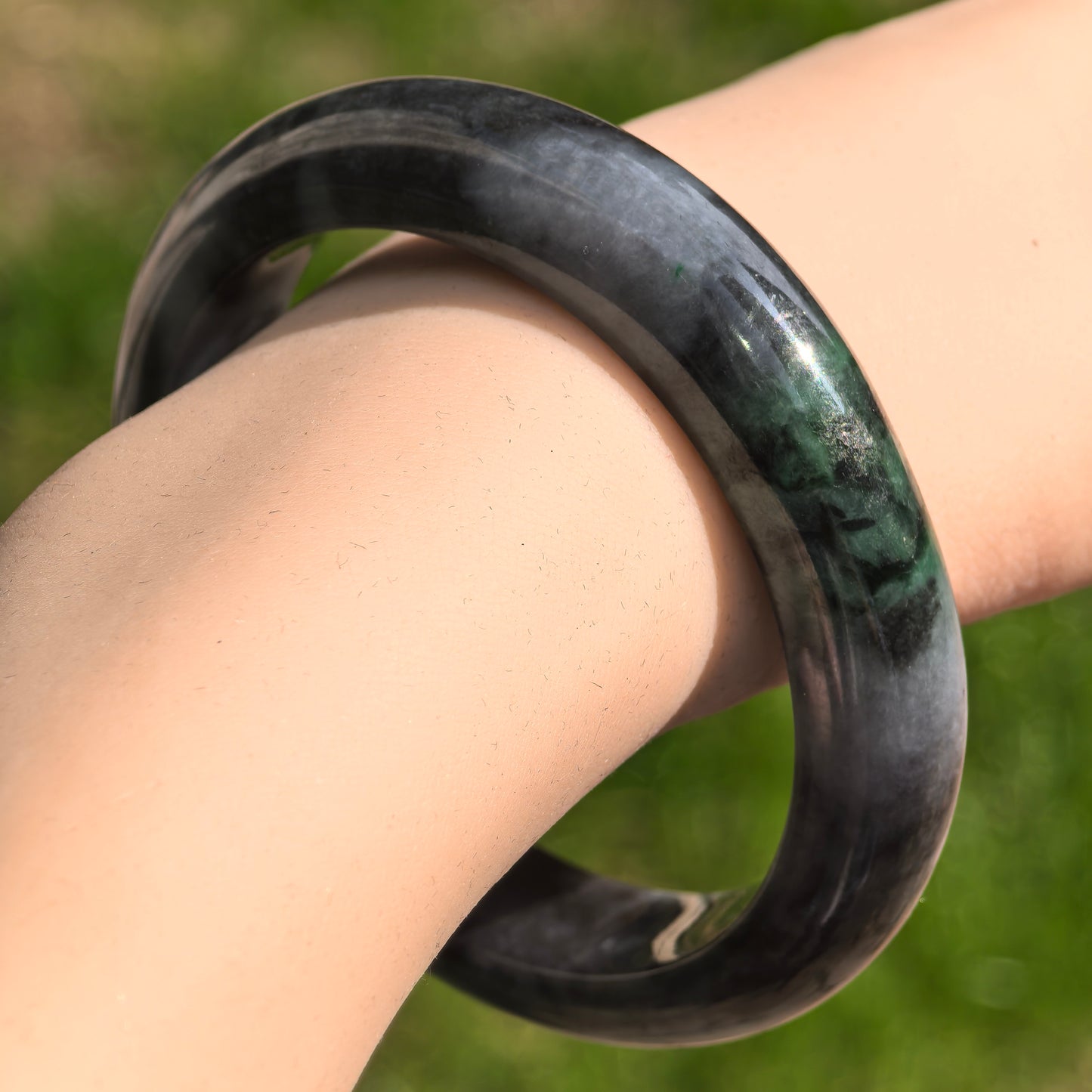 Natural Grade-A Jadeite Glutinous Black-and-Green D-Shape Bangle · Burmese Jade 60mm
