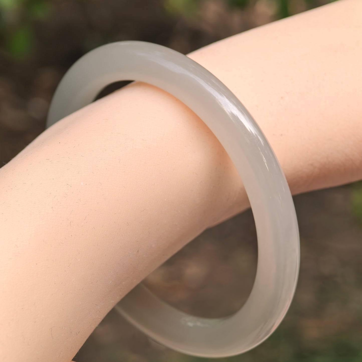 Natural Nephrite Light Smoky Lavender Slim Bangle · Hetian Jade 58.5mm