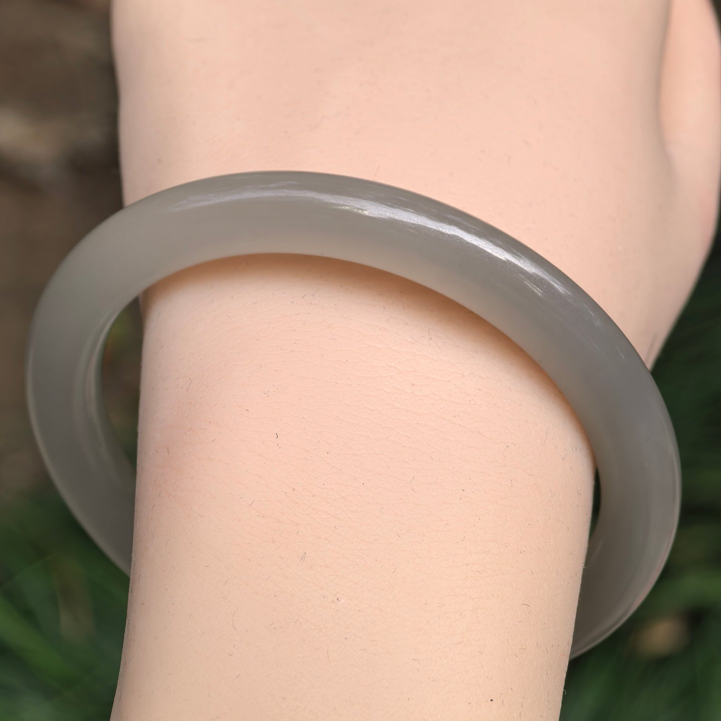 Natural Nephrite Light Smoky Lavender Slim Bangle · Hetian Jade 58.5mm