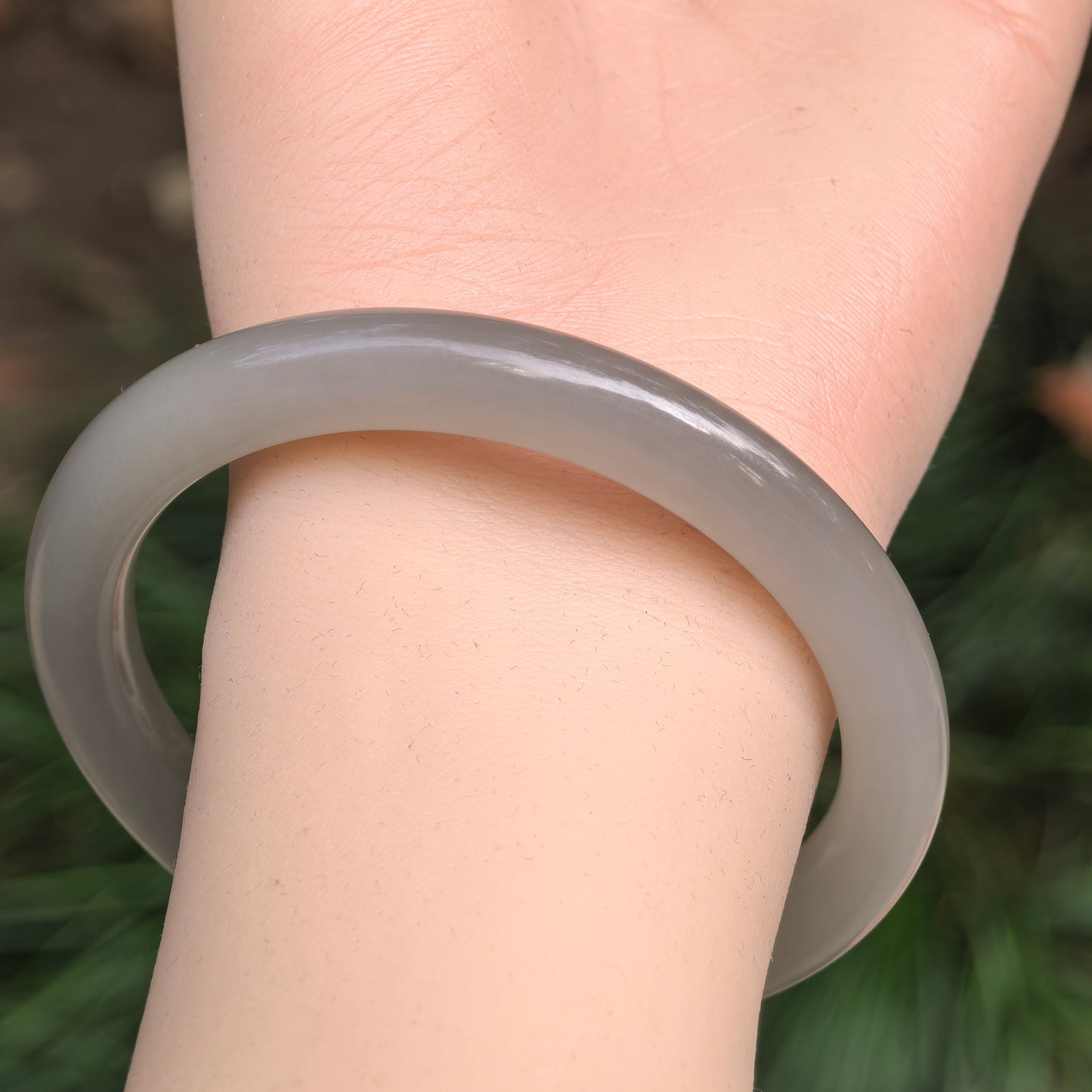 Natural Nephrite Light Smoky Lavender Slim Bangle · Hetian Jade 58.5mm